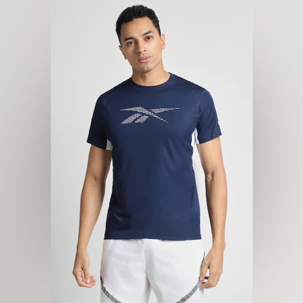 NWT Reebok Men’s Navy and Grey Athletic Tee with Chest Logo